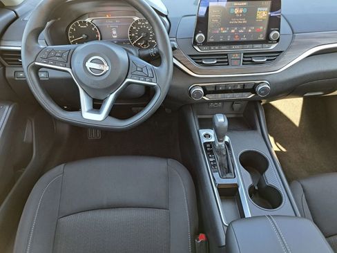 Used 2025 Nissan Altima 2.5 SV image 19