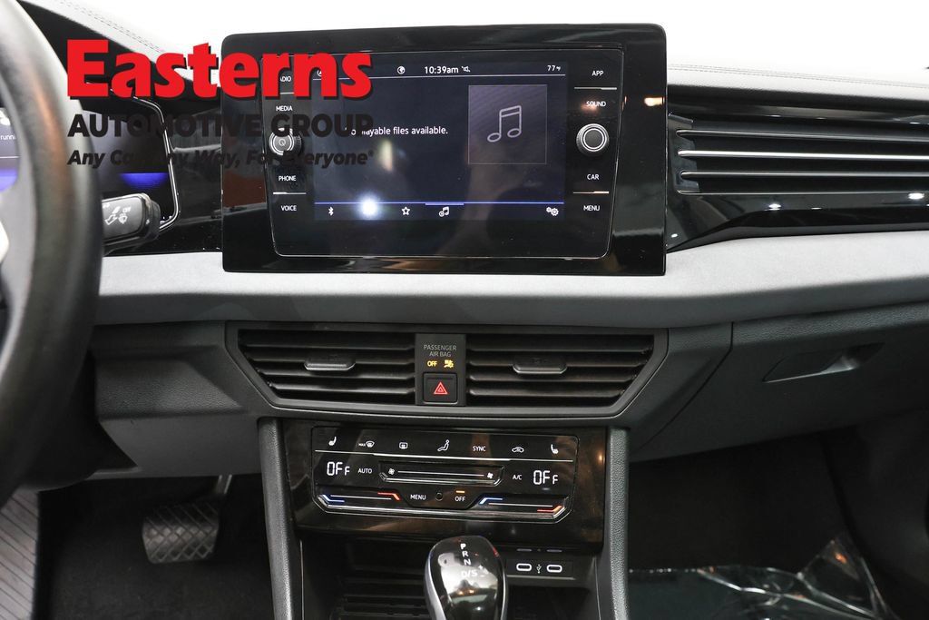Used 2025 Volkswagen Jetta SE FWD image 12