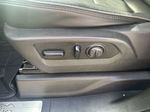 Used 2019 Chevrolet Silverado 1500 High Country w/ Technology Package image 22