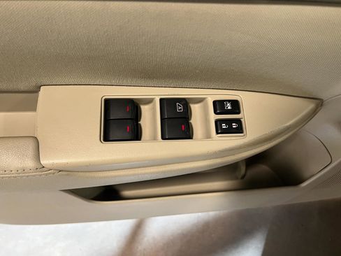 Used 2011 Subaru Outback 2.5i Premium image 27