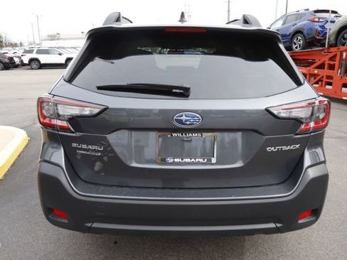 Used 2025 Subaru Outback Premium AWD/4WD image 6