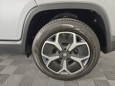 Used 2024 Rivian R1T Adventure image 10