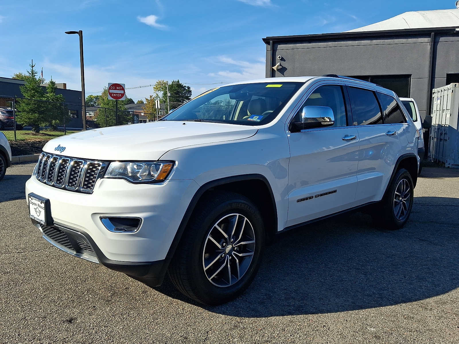 Used 2018 Jeep Grand Cherokee Limited AWD/4WD image 3