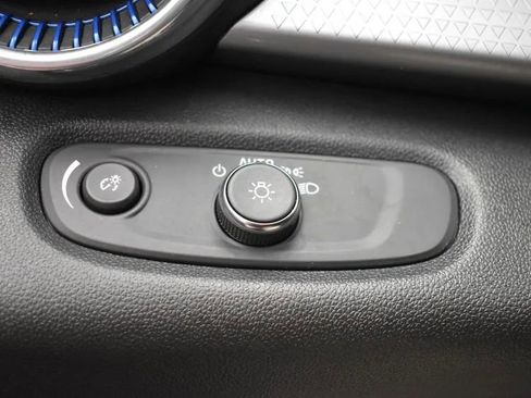 Used 2025 Chevrolet Trax LT w/ LT Convenience Package image 22