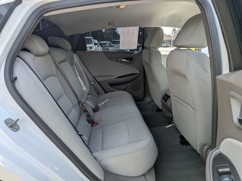 Used 2022 Chevrolet Malibu LT FWD image 32
