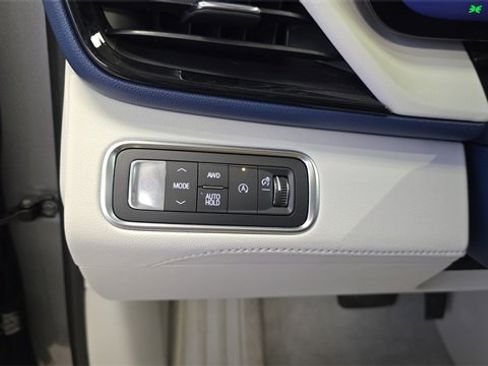 Used 2025 Buick Enclave Avenir image 23