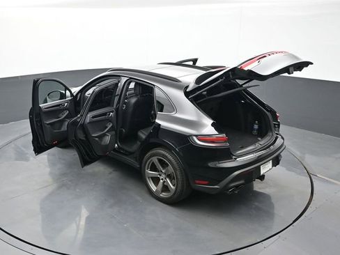 Certified 2025 Porsche Macan AWD/4WD image 29