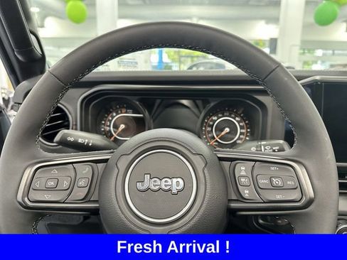 Used 2025 Jeep Gladiator Rubicon w/ Convenience Group image 39