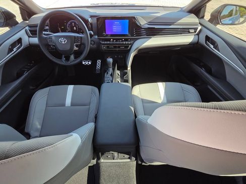 Used 2026 Toyota Camry SE w/ Convenience Package FWD image 4