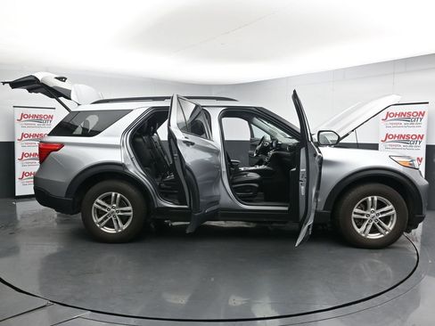 Used 2023 Ford Explorer XLT w/ Equipment Group 202A AWD/4WD image 41