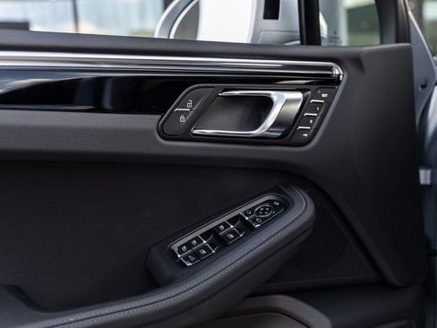 Certified 2026 Porsche Macan AWD/4WD image 24