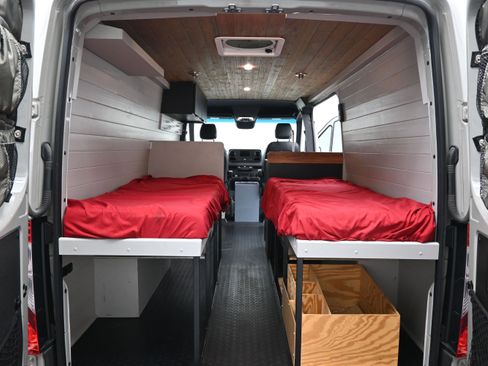 Used 2022 Mercedes-Benz Sprinter 2500 image 7