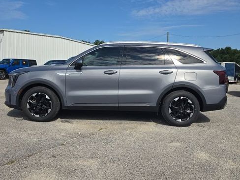 Used 2024 Kia Sorento S w/ Panoramic Sunroof Package FWD image 2