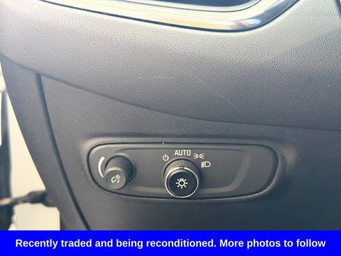 Used 2022 Chevrolet Equinox LS w/ LS Convenience Package FWD image 23