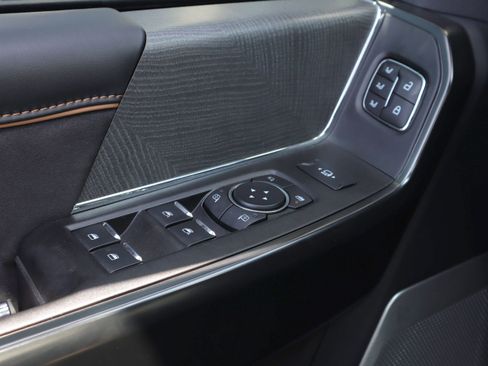 Used 2024 Ford F450 Platinum image 23