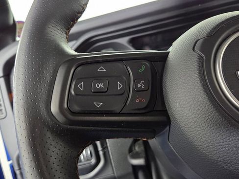 Used 2024 Jeep Gladiator Mojave w/ Technology Group image 16