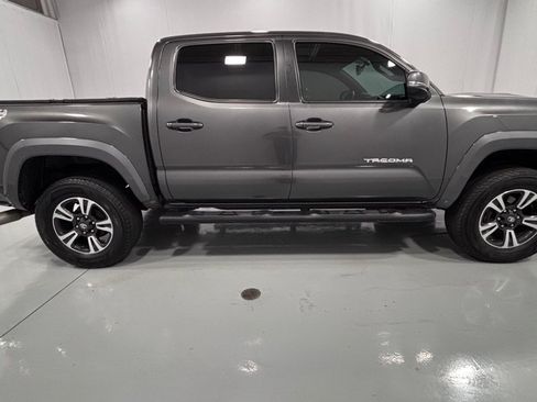 Used 2016 Toyota Tacoma TRD Sport AWD/4WD image 4