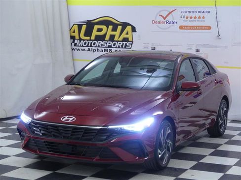 Used 2025 Hyundai Elantra SEL FWD image 4