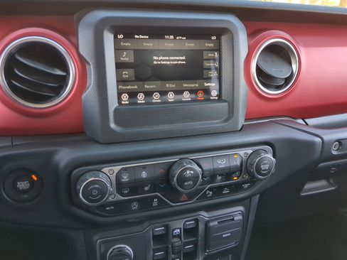 Used 2021 Jeep Wrangler Unlimited Rubicon w/ Safety Group image 23