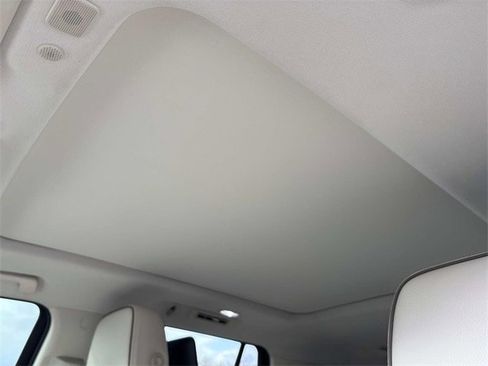 Used 2021 GMC Yukon Denali w/ Denali Premium Package image 28