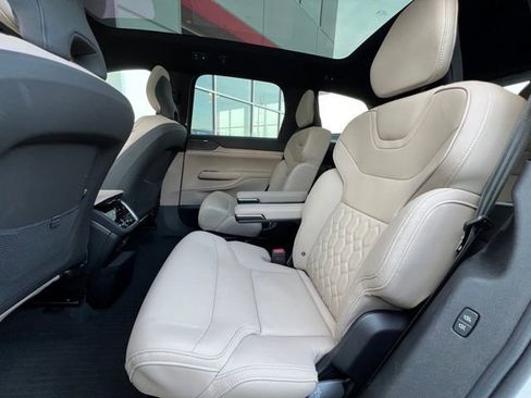 Used 2025 Volvo EX90 Ultra image 9