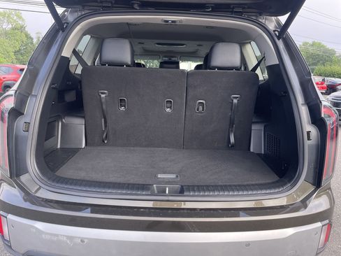 Used 2024 Kia Telluride EX image 11