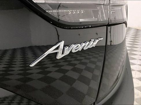 Used 2023 Buick Envision Avenir AWD/4WD image 9