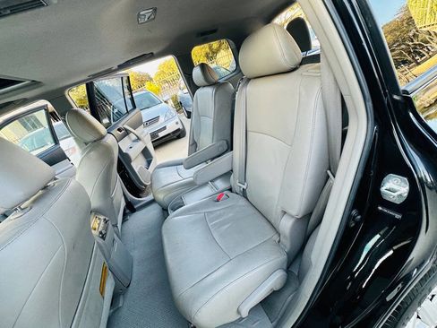 Used 2010 Toyota Highlander SE image 16