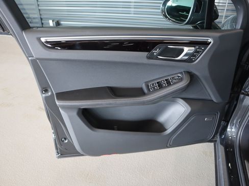 Certified 2023 Porsche Macan S AWD/4WD image 24