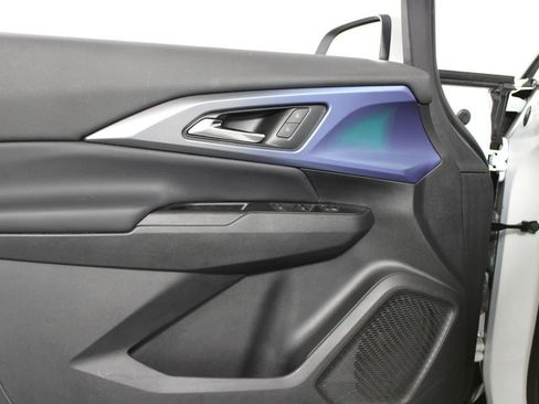 Used 2024 Chevrolet Equinox EV LT image 6