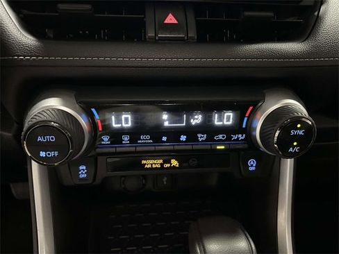 Used 2022 Toyota RAV4 XLE image 22