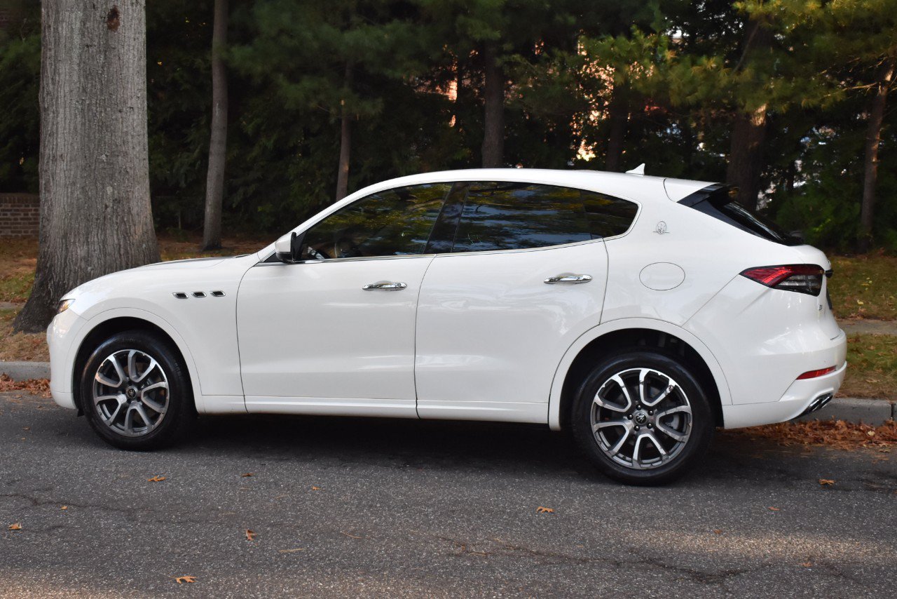 Used 2021 Maserati Levante AWD/4WD image 5