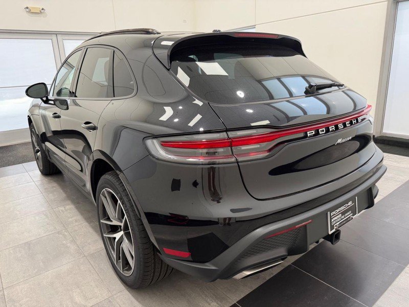 Used 2025 Porsche Macan AWD/4WD image 3