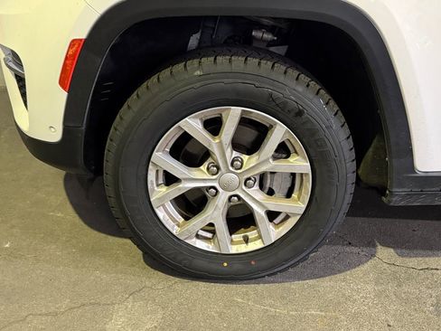 Used 2023 Jeep Grand Cherokee Limited w/ Luxury Tech Group II image 7