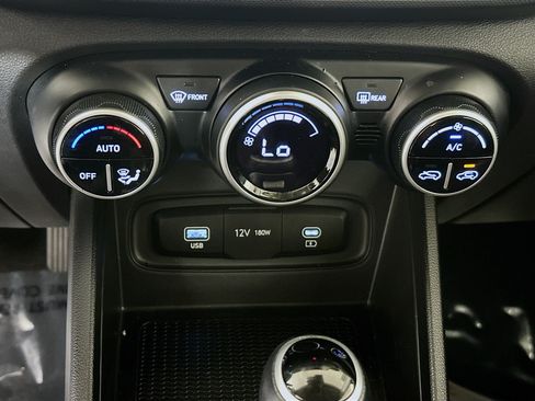 Used 2025 Hyundai Venue SEL FWD image 23
