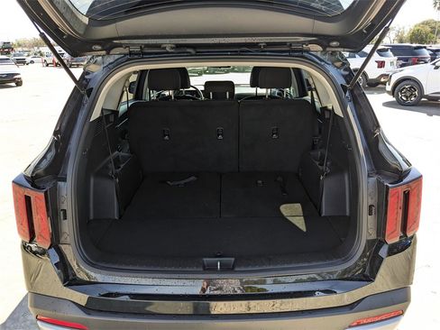 Certified 2025 Kia Sorento LX image 13