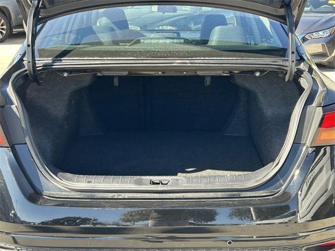 Used 2025 Nissan Altima 2.5 SV image 12