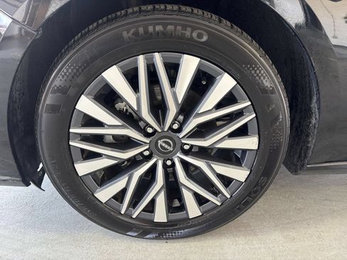 Used 2025 Nissan Altima 2.5 SV FWD image 31