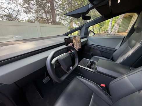 Used 2024 Tesla Cybertruck AWD Crew Cab image 11