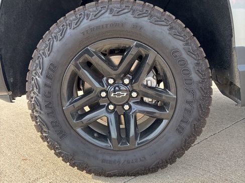 Used 2024 Chevrolet Silverado 1500 LT Trail Boss w/ Convenience Package II image 13