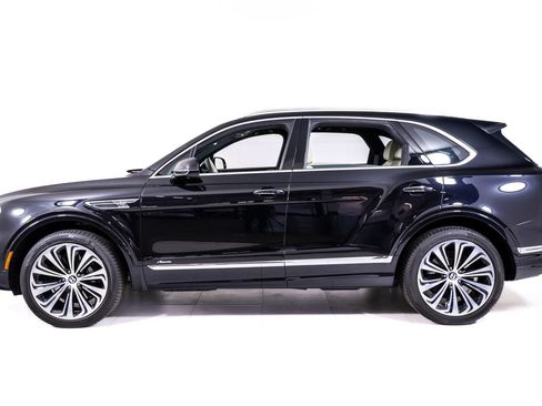 Used 2025 Bentley Bentayga AWD/4WD image 2