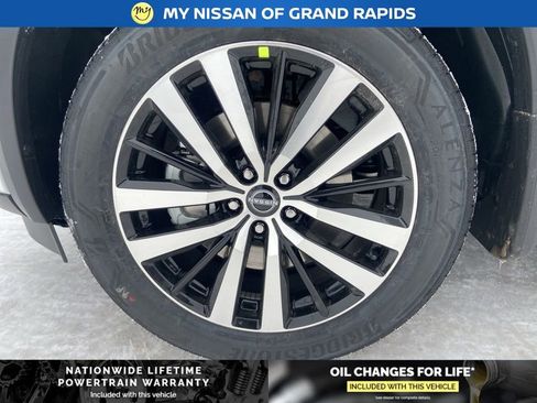 New 2025 Nissan Pathfinder Platinum image 10