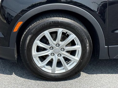 Used 2019 Cadillac XT4 Luxury w/ Cold Weather Package FWD image 7
