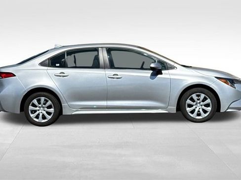 Used 2024 Toyota Corolla LE image 3