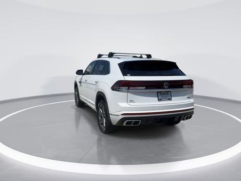 Used 2024 Volkswagen Atlas Cross Sport SEL R-Line AWD/4WD image 5