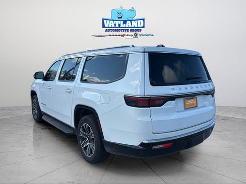 Certified 2024 Jeep Wagoneer L Series II w/ Flexible Seating Group image 3
