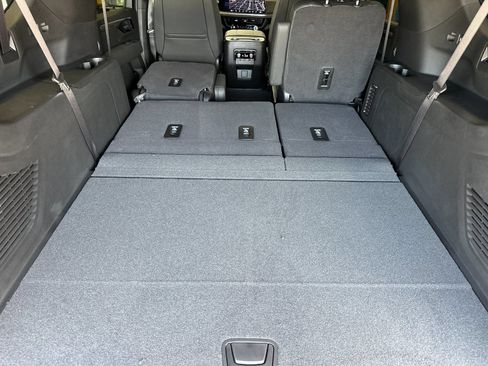 Used 2026 Chevrolet Suburban LT w/ Comfort Package RWD image 18