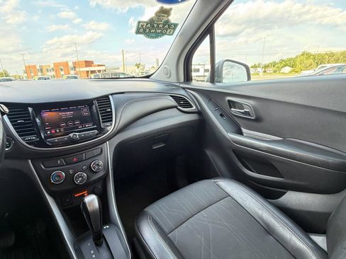 Used 2022 Chevrolet Trax LT w/ Driver Confidence Package AWD/4WD image 16