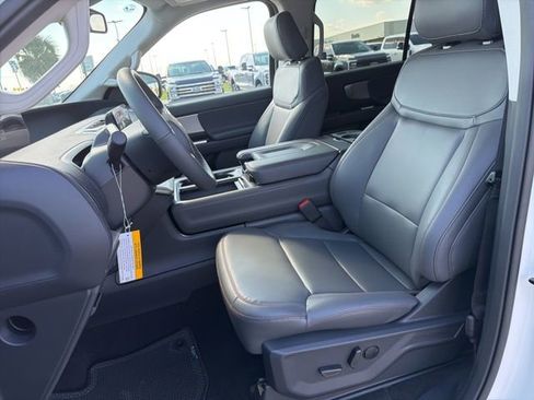 New 2025 Ford Expedition Active image 10