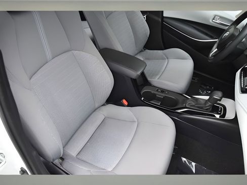 Used 2024 Toyota Corolla SE image 28